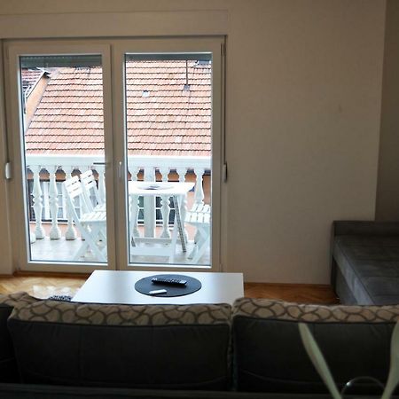 Apartman Dina Apartment Тузла Екстериор снимка
