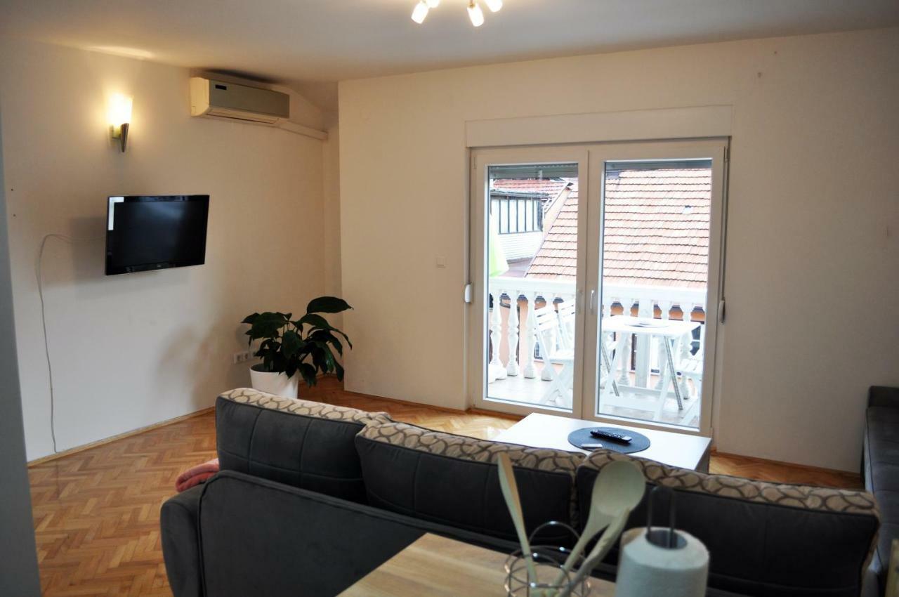 Apartman Dina Apartment Тузла Екстериор снимка