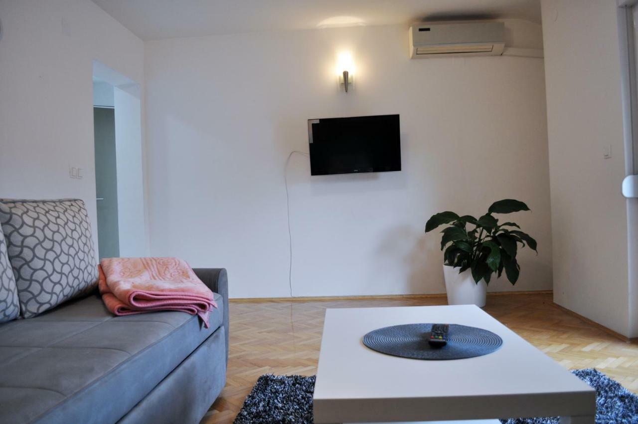 Apartman Dina Apartment Тузла Екстериор снимка