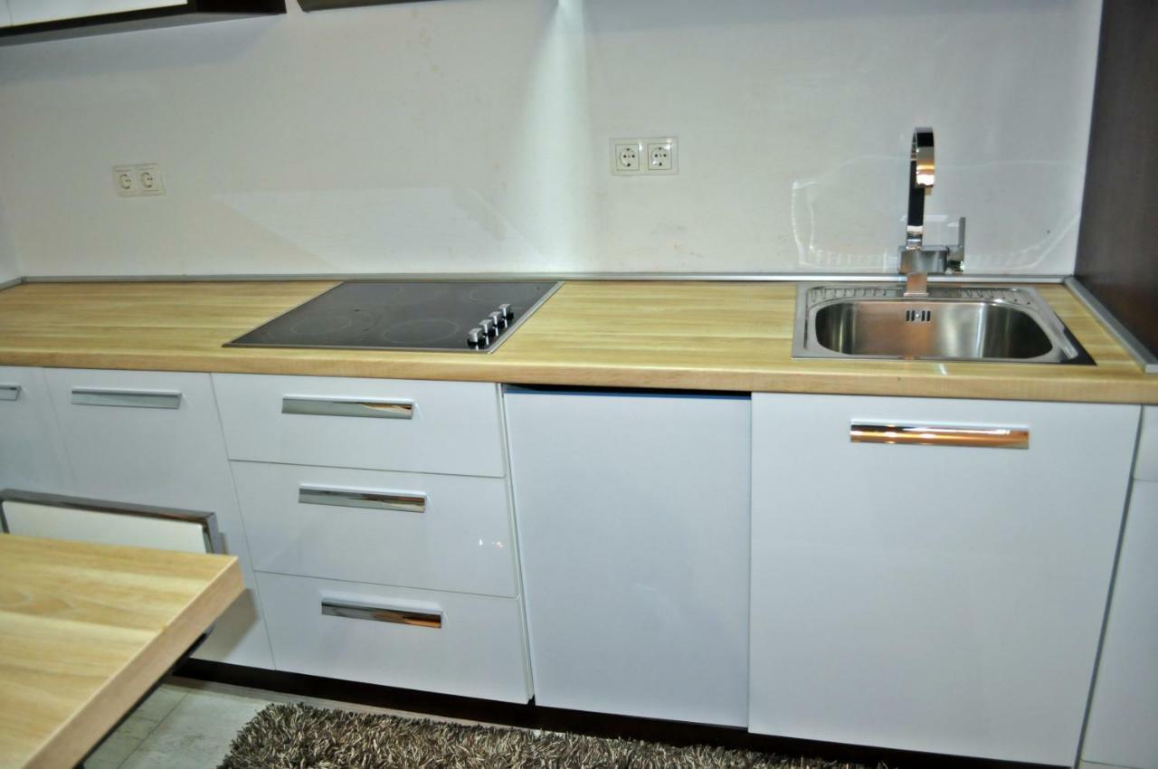 Apartman Dina Apartment Тузла Екстериор снимка