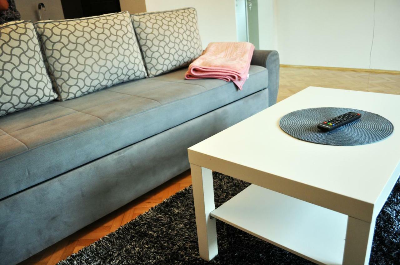 Apartman Dina Apartment Тузла Екстериор снимка