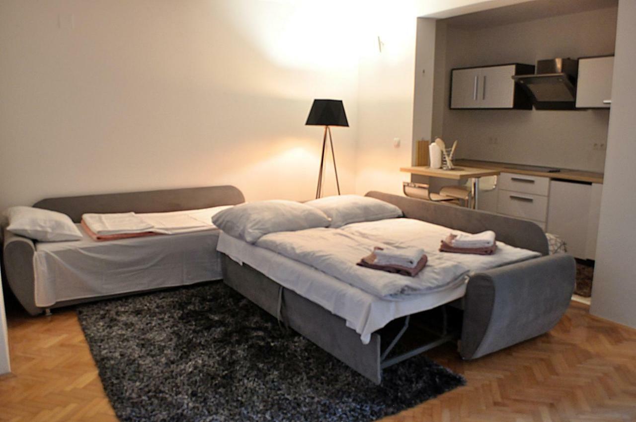 Apartman Dina Apartment Тузла Екстериор снимка