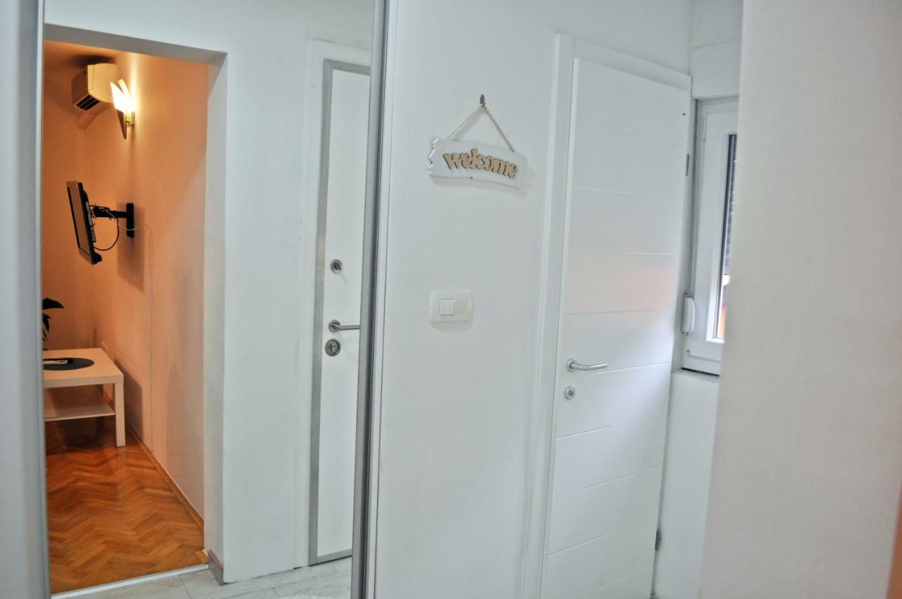 Apartman Dina Apartment Тузла Екстериор снимка