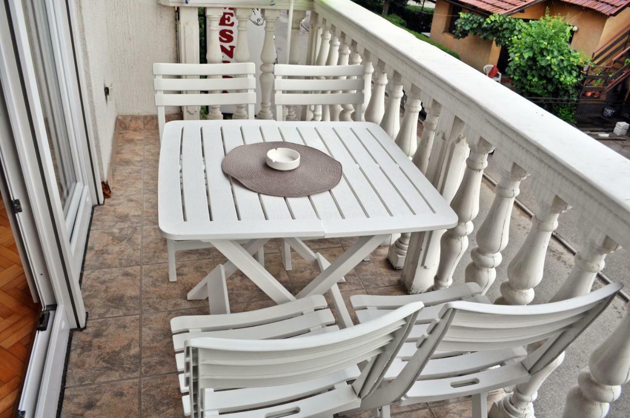 Apartman Dina Apartment Тузла Екстериор снимка